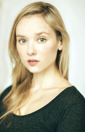 alexandra dowling饰演客座出演萝丝琳·佛雷(1集)首次登场《卡斯特梅