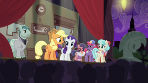 Applejack on stage talking to the audience S5E16.png