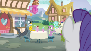 Rarity looking at Spike and Gabby hanging out at Ponyville Cafe S9E19.png