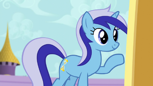 Minuette knocking on Twilight's door S5E12.png