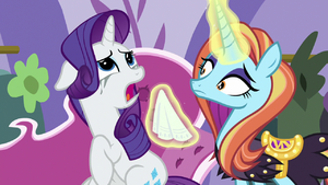 Sassy Saddles offers a tissue to Rarity S7E6.png