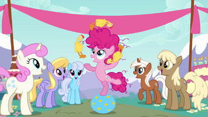 Filly Pinkie Pie juggling rubber chickens S4E12.png