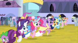 Main 6 trotting and Derpy in the background S3E13.png