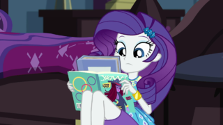 Textbook lands in front of Rarity's fashion magazine EGDS6.png