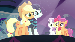 Applejack on stage with Coloratura and the CMC S5E24.png