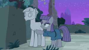 Maud Pie loves Mudbriar more as a statue S9E11.png