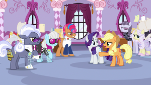 Everypony getting frustrated at Applejack S7E9.png