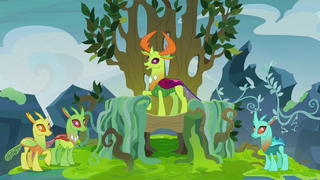 Thorax standing in his throne S7E17.png