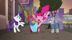 Rarity and Maud sees Pinkie fire her party cannon S6E3.png