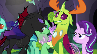 Pharynx snapping angrily at Thorax S7E17.png