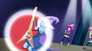 Trixie and the Illusions performing (new version) EG2.png