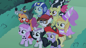 Fillies standing in fear S2E4.png