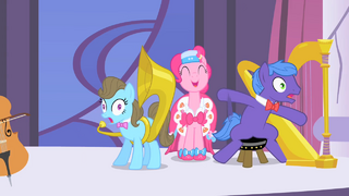 Pinkie Pie singing S1E26.png