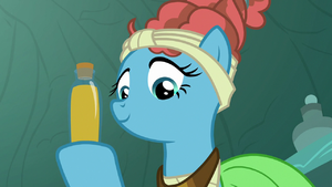 Mage Meadowbrook holding a bottle of honey S7E20.png