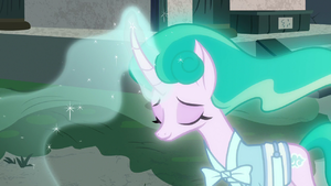 Mistmane releasing her physical beauty S7E16.png