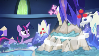 Twilight points to the Peaks of Peril S8E23.png