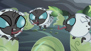 Newborn changelings hiss at each other S6E16.png