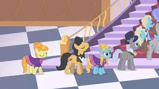 Queue of ponies by the castle stairs S1E26.png
